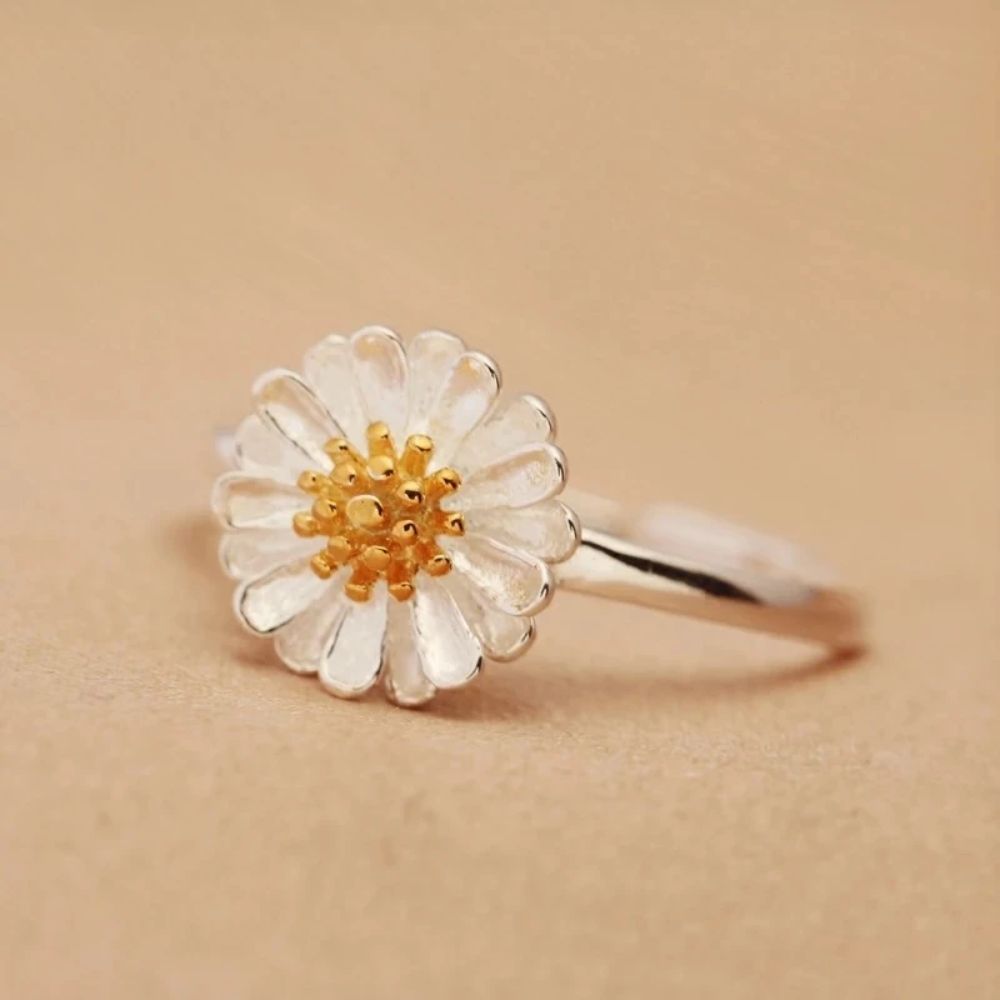 DAINTY DAISY RING (ADJUSTABLE) - Concordia Style Boutique