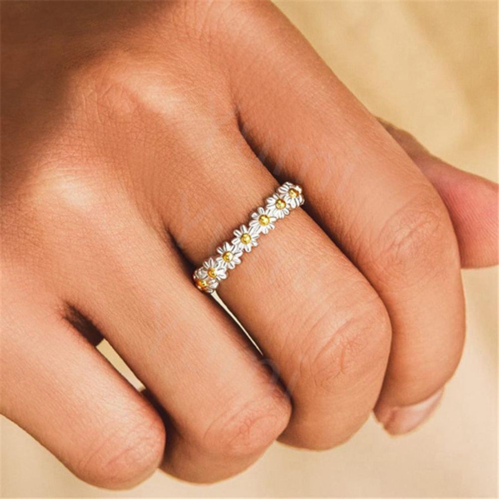 SWEET DAISY FLOWER RING (ADJUSTABLE) - Concordia Style Boutique
