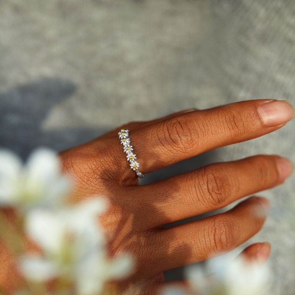 SWEET DAISY FLOWER RING (ADJUSTABLE) - Concordia Style Boutique