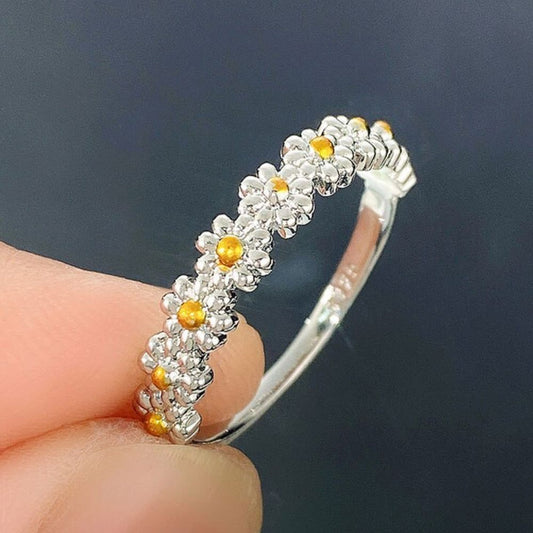 SWEET DAISY FLOWER RING (ADJUSTABLE) - Concordia Style Boutique