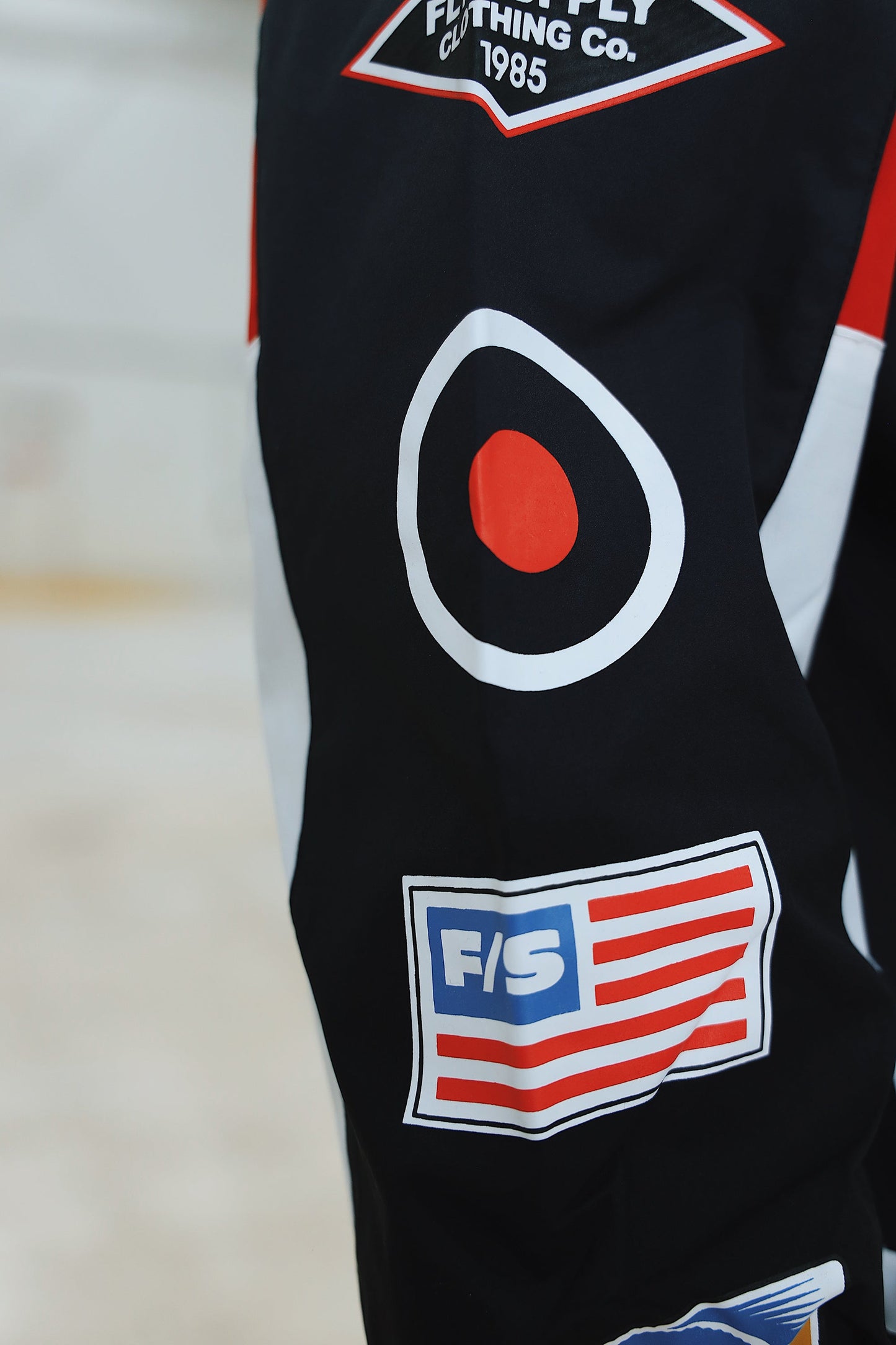 Paperchaser Windbreaker Pullover (Black) - Concordia Style Boutique