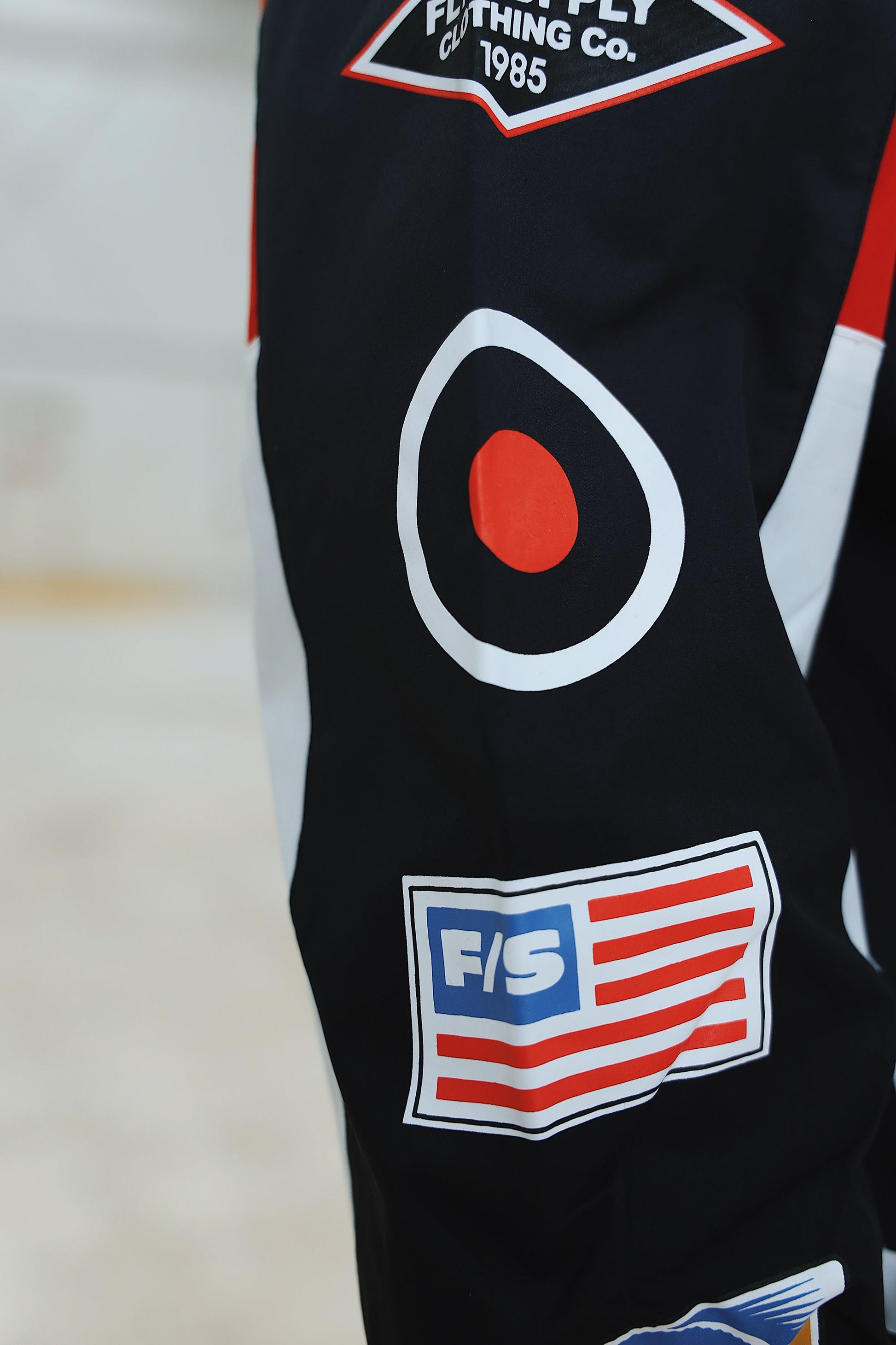 Paperchaser Windbreaker Pullover (Black) - Concordia Style Boutique