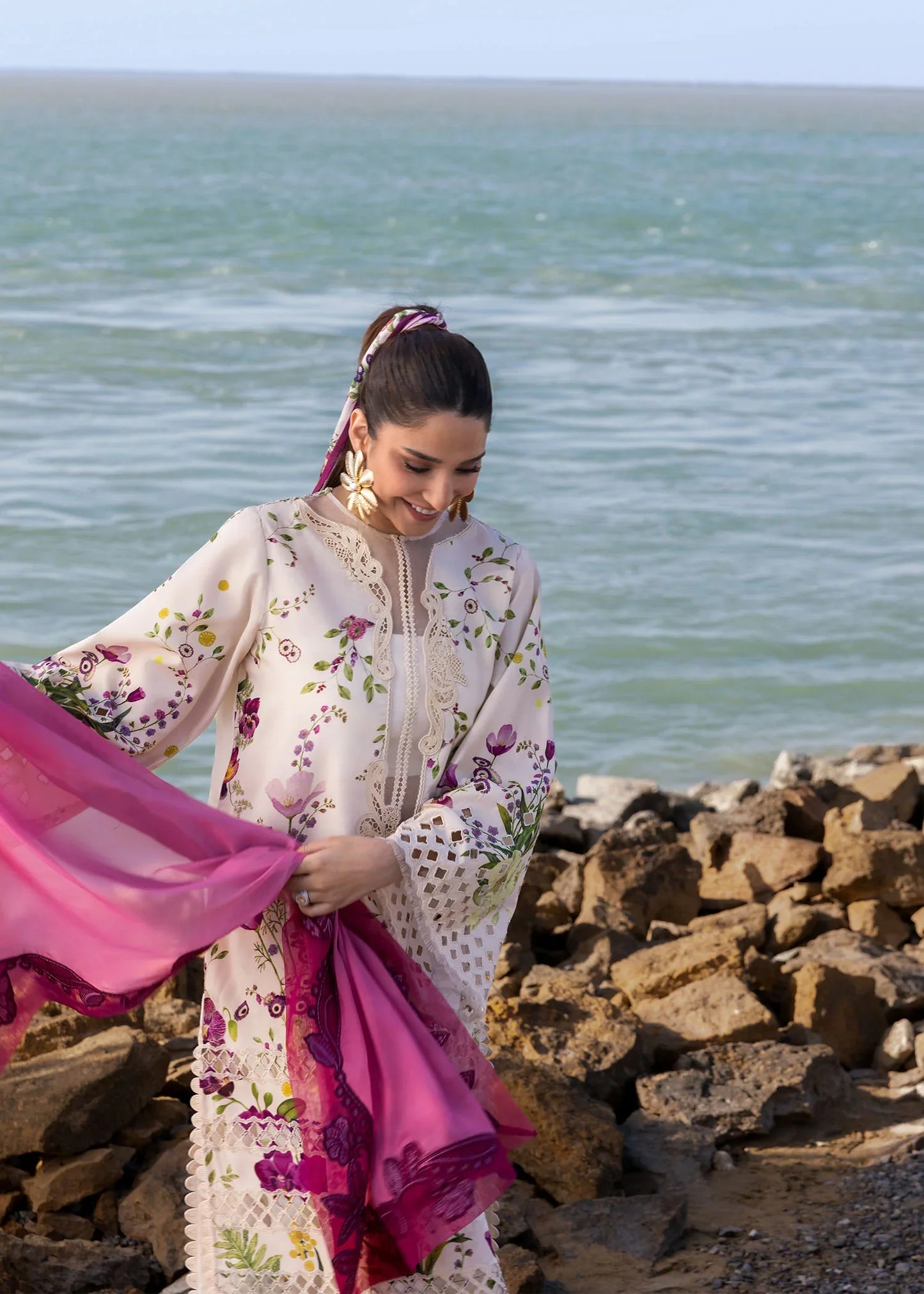 Crimson - D4 A Bloom Bold  03 Piece Lawn