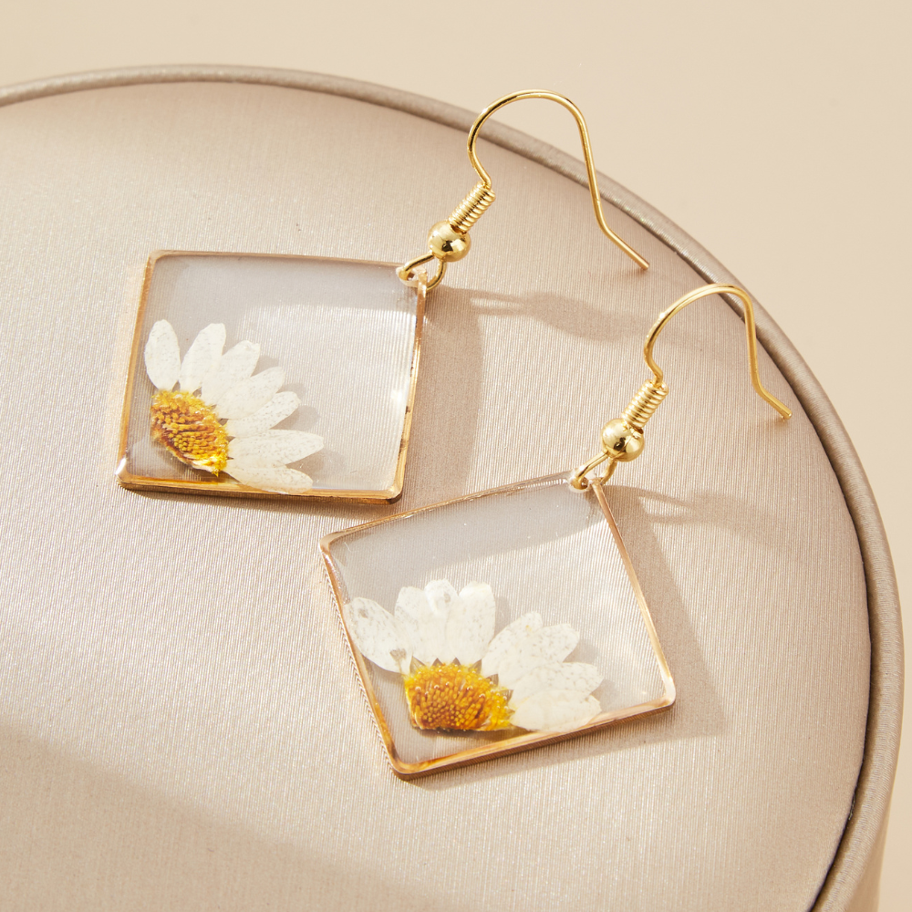 DAISY FLOWER EARRINGS (PAIR) - Concordia Style Boutique