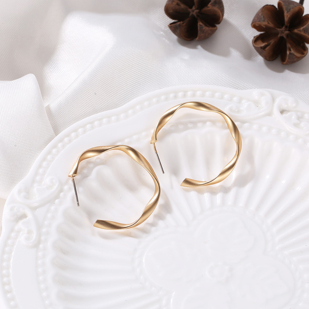 WAVY HOOP EARRINGS (PAIR) - Concordia Style Boutique