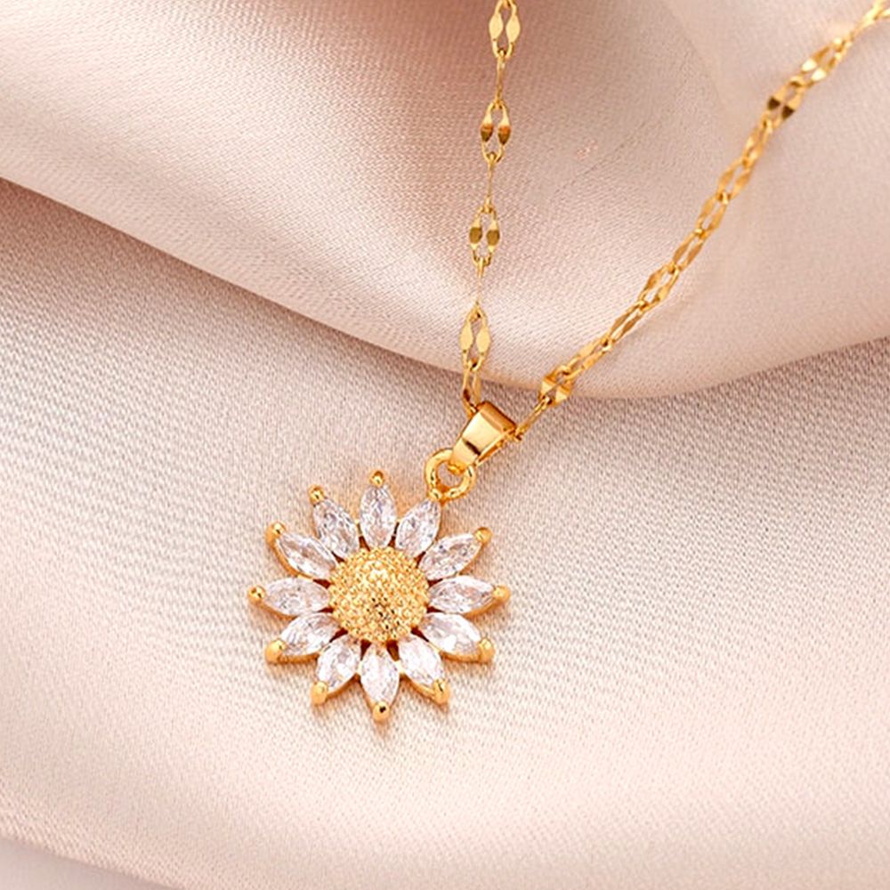 FLOWER CHARM NECKLACE - Concordia Style Boutique
