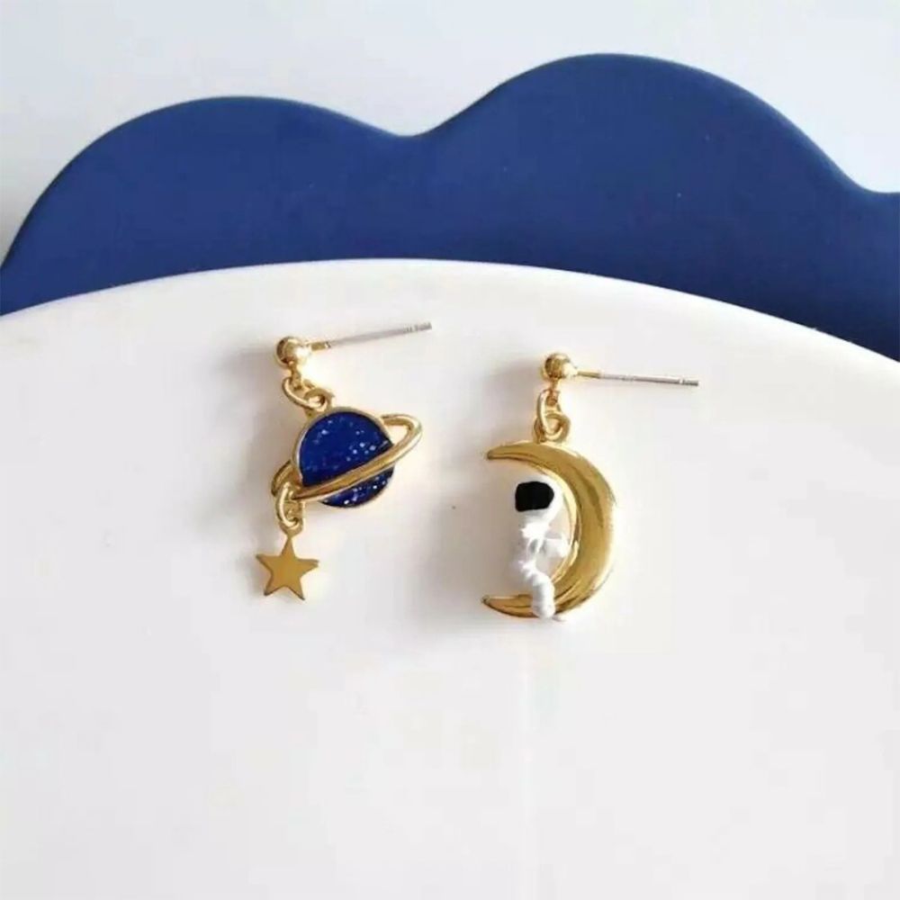 ASTRONAUT & PLANET EARRINGS (PAIR) - Concordia Style Boutique
