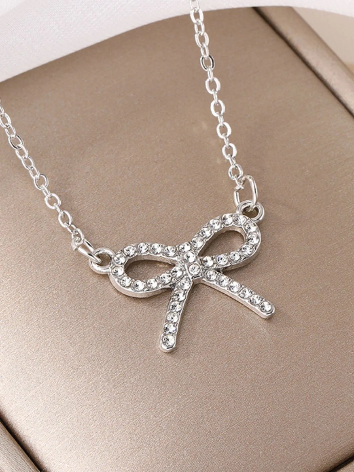 The GlimmerKnot Necklace