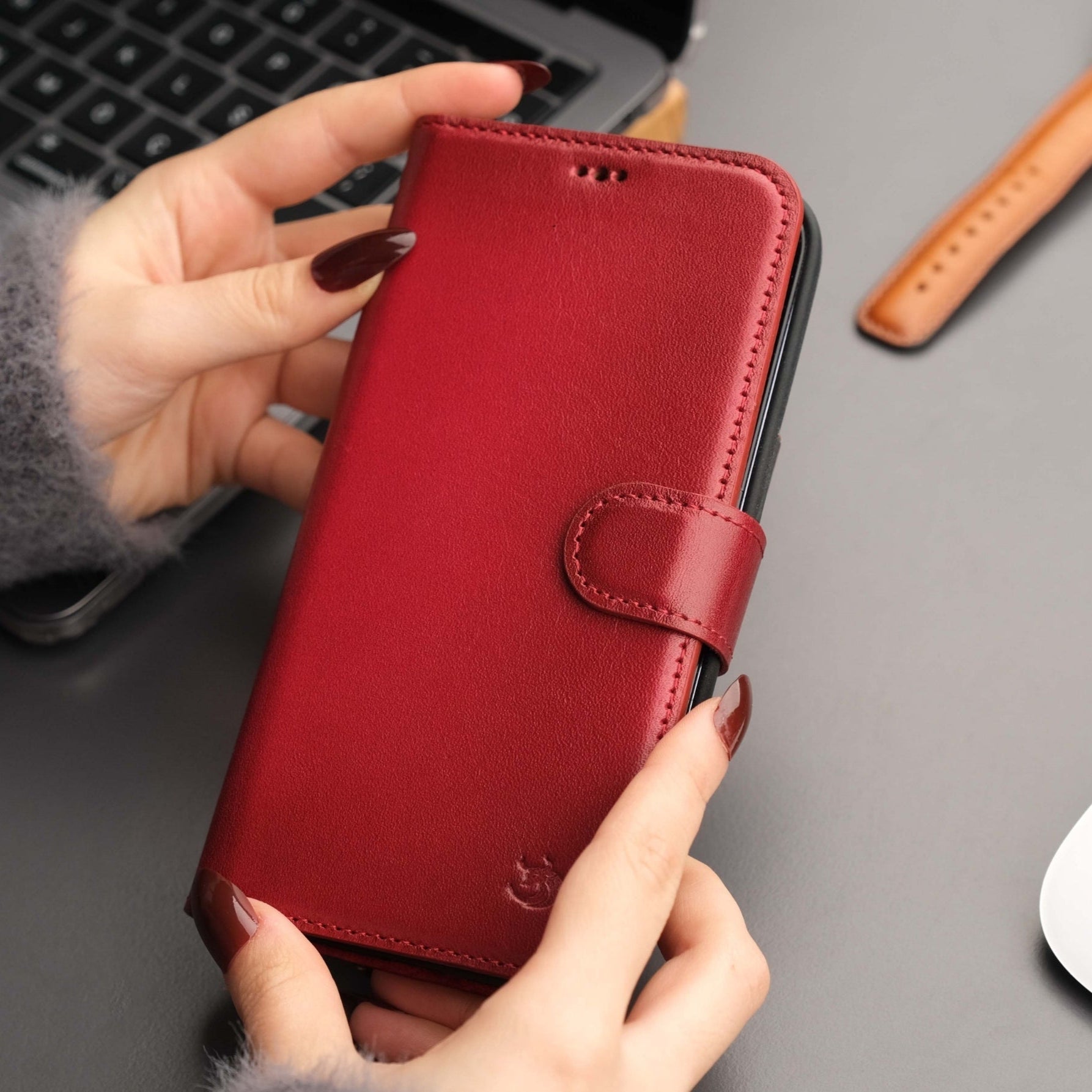Casper Leather iPhone 14 Plus Wallet Case | MagSafe - Concordia Style Boutique