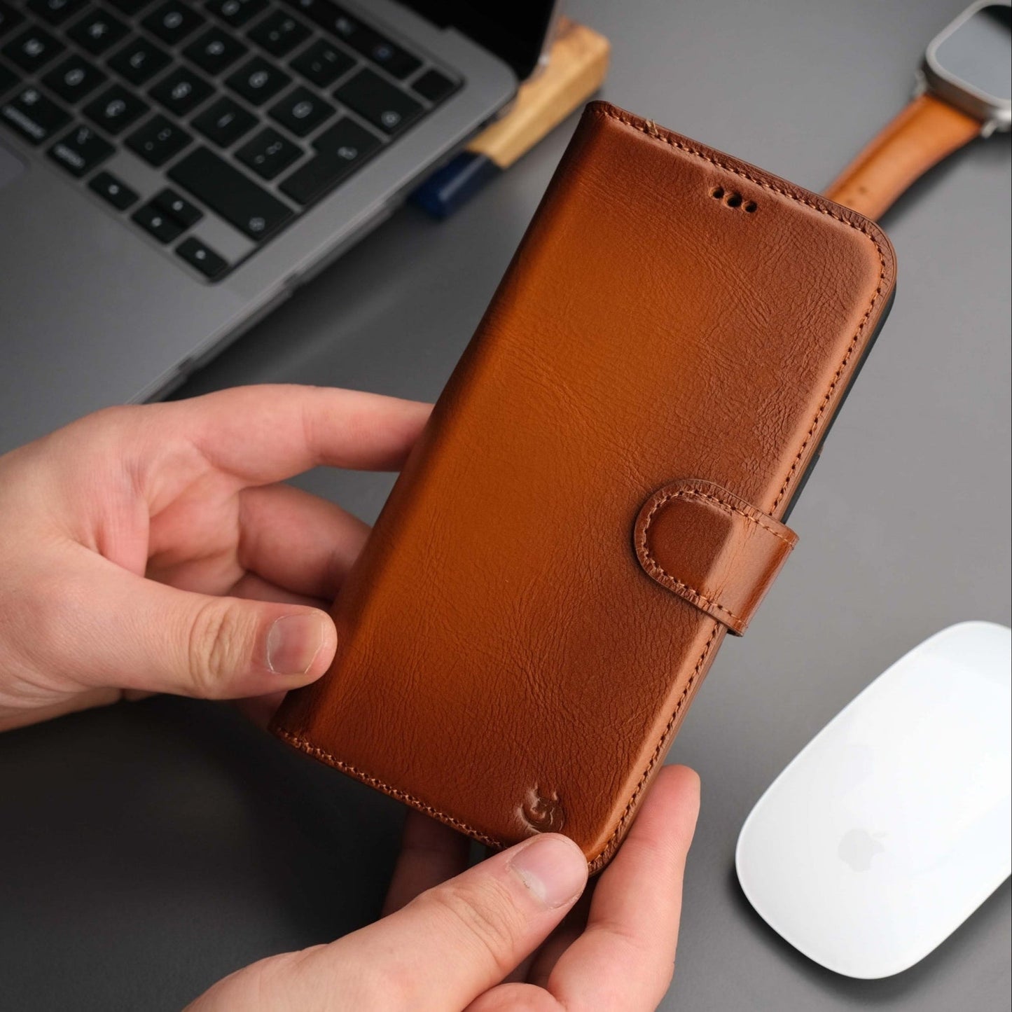 Casper Leather iPhone 14 Plus Wallet Case | MagSafe - Concordia Style Boutique