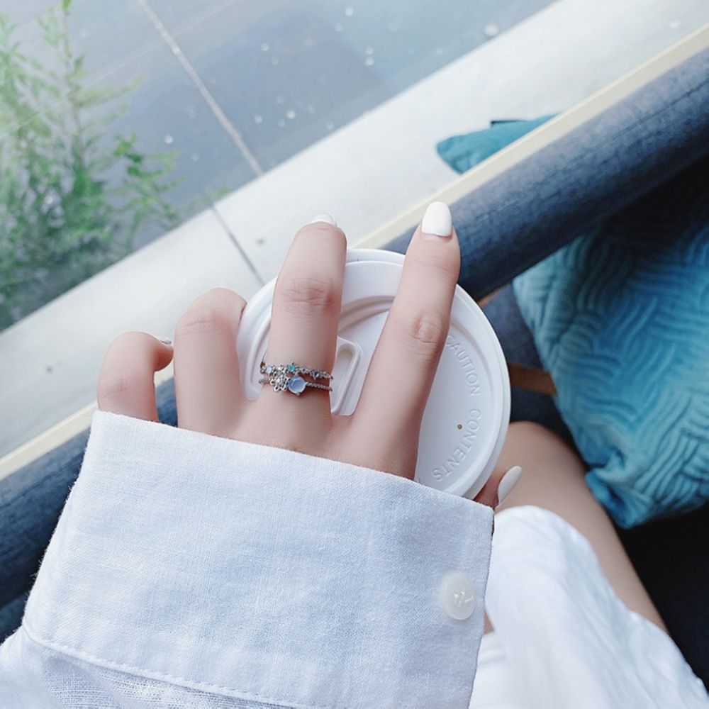 CRYSTAL FLOWER RING (ADJUSTABLE) - Concordia Style Boutique
