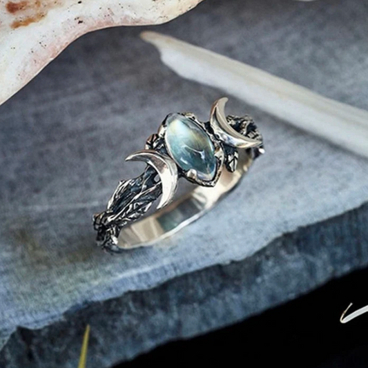 VINTAGE MOONSTONE RING - Concordia Style Boutique
