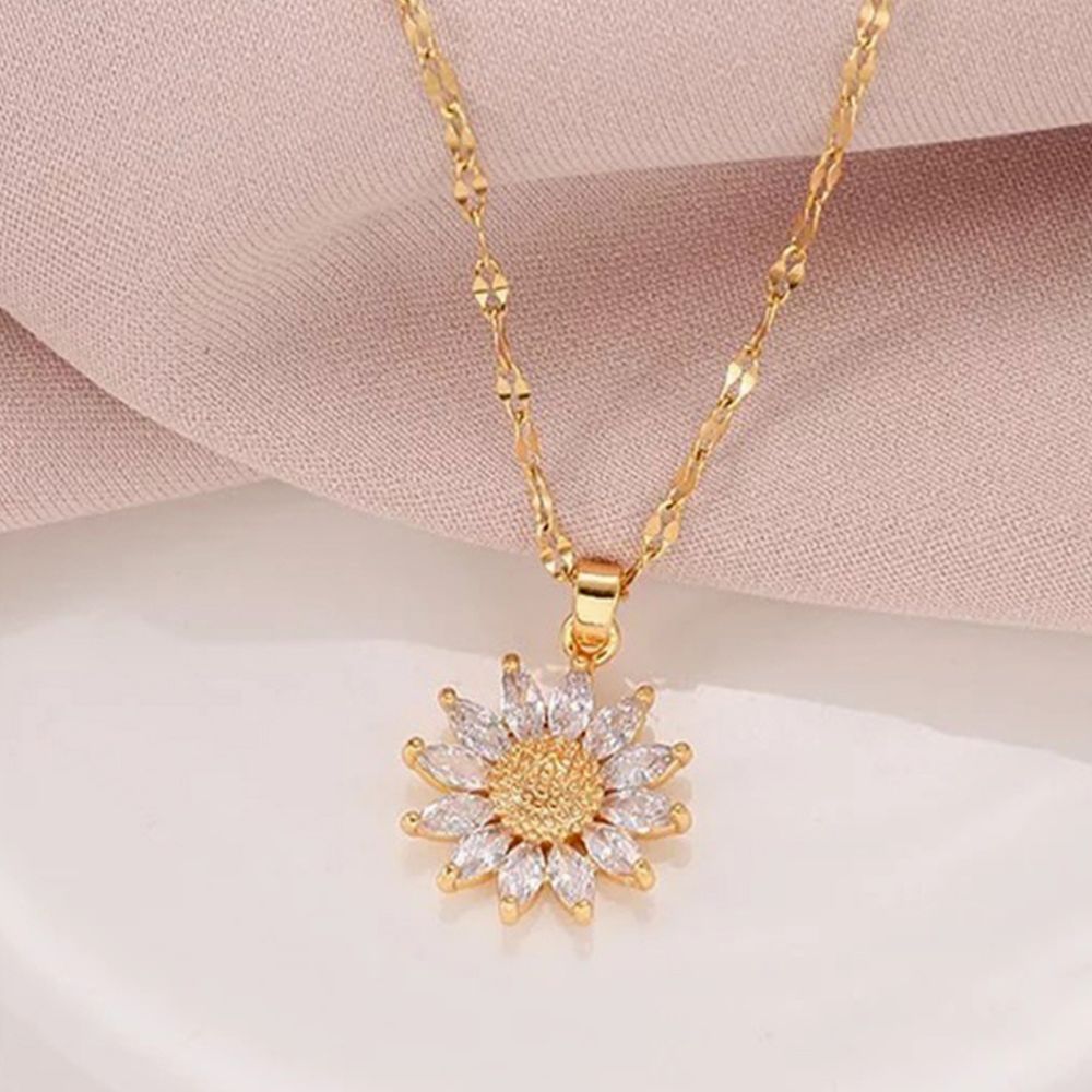 FLOWER CHARM NECKLACE - Concordia Style Boutique