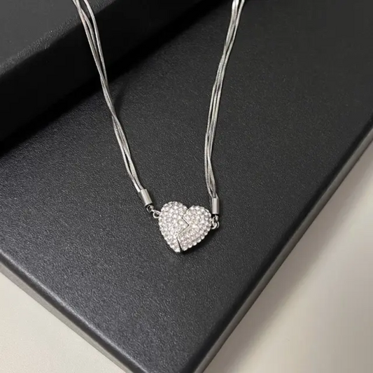 MAGNETIC HEART NECKLACE - Concordia Style Boutique