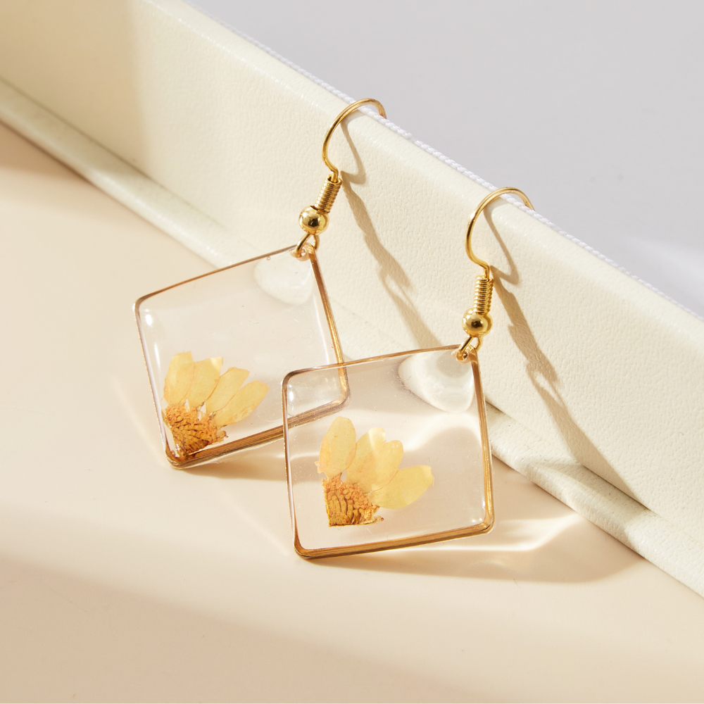 DAISY FLOWER EARRINGS (PAIR) - Concordia Style Boutique