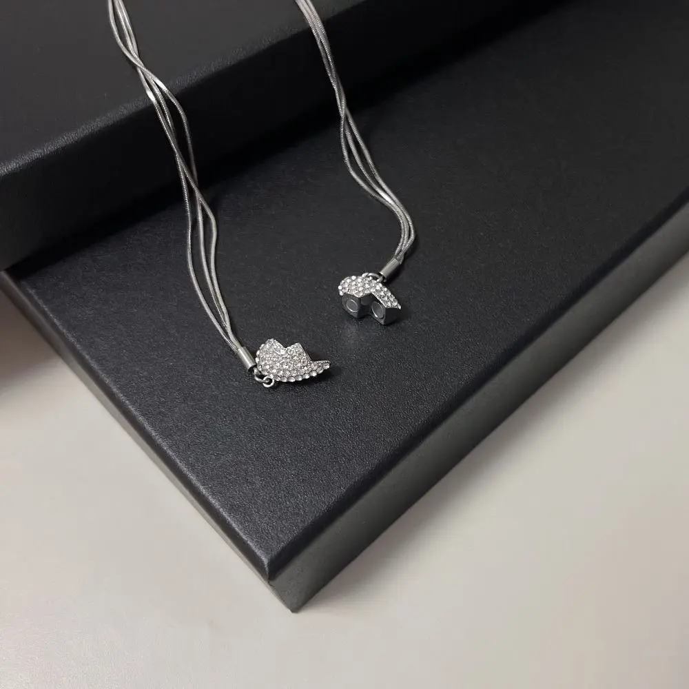 MAGNETIC HEART NECKLACE - Concordia Style Boutique