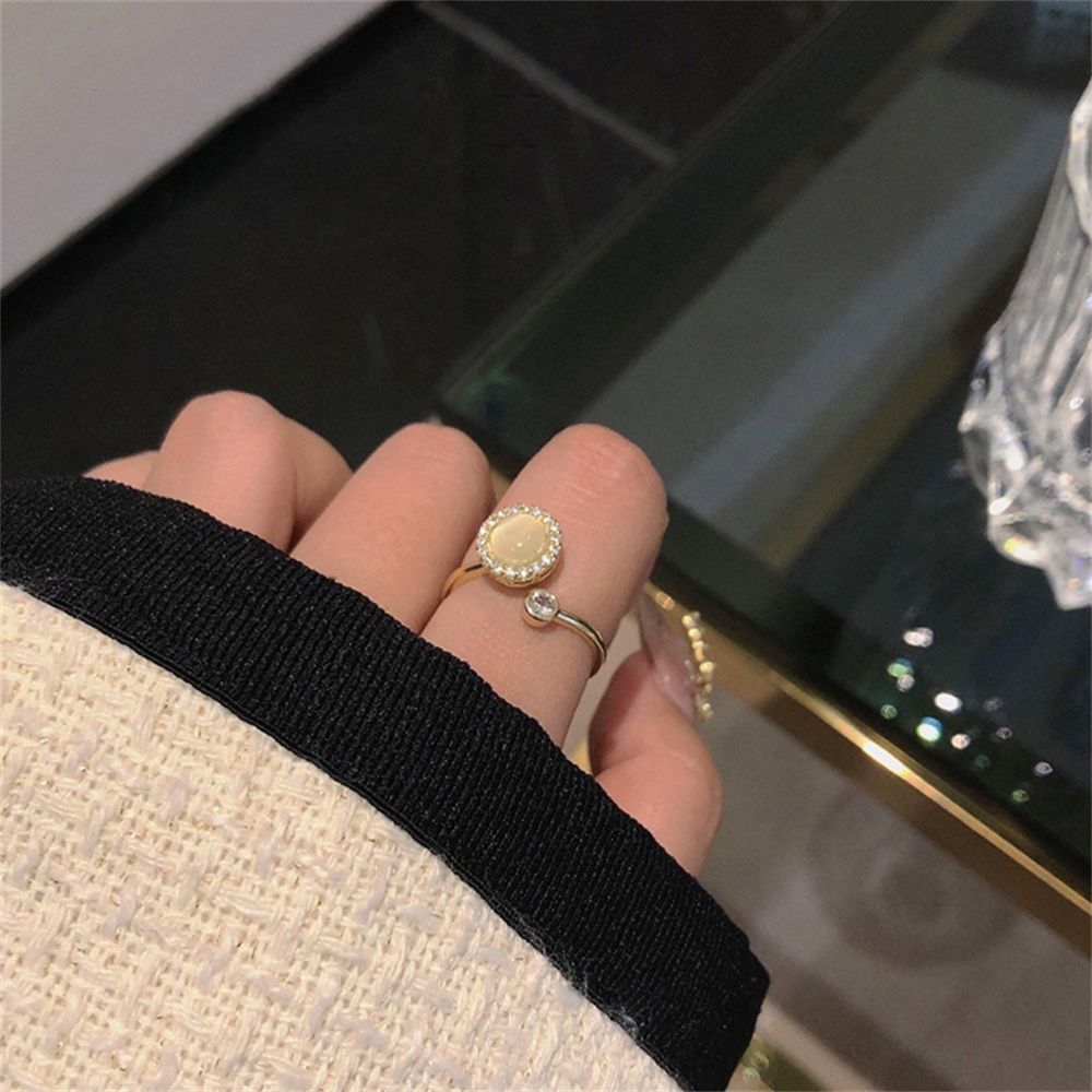 CLASSY SPINNING RING (ADJUSTABLE) - Concordia Style Boutique