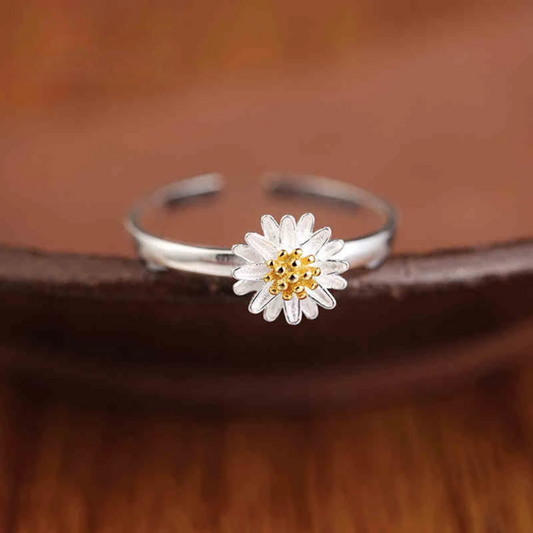 DAINTY DAISY RING (ADJUSTABLE) - Concordia Style Boutique