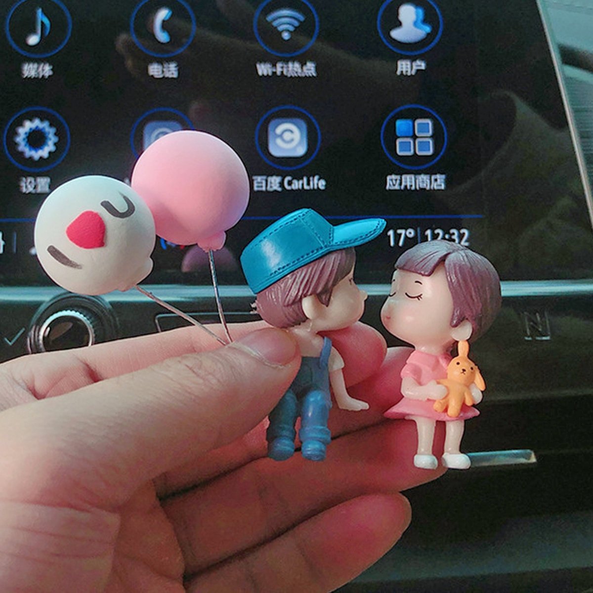 Cartoon Couple Car Decor – 4PCS Cute Resin Figurines Set