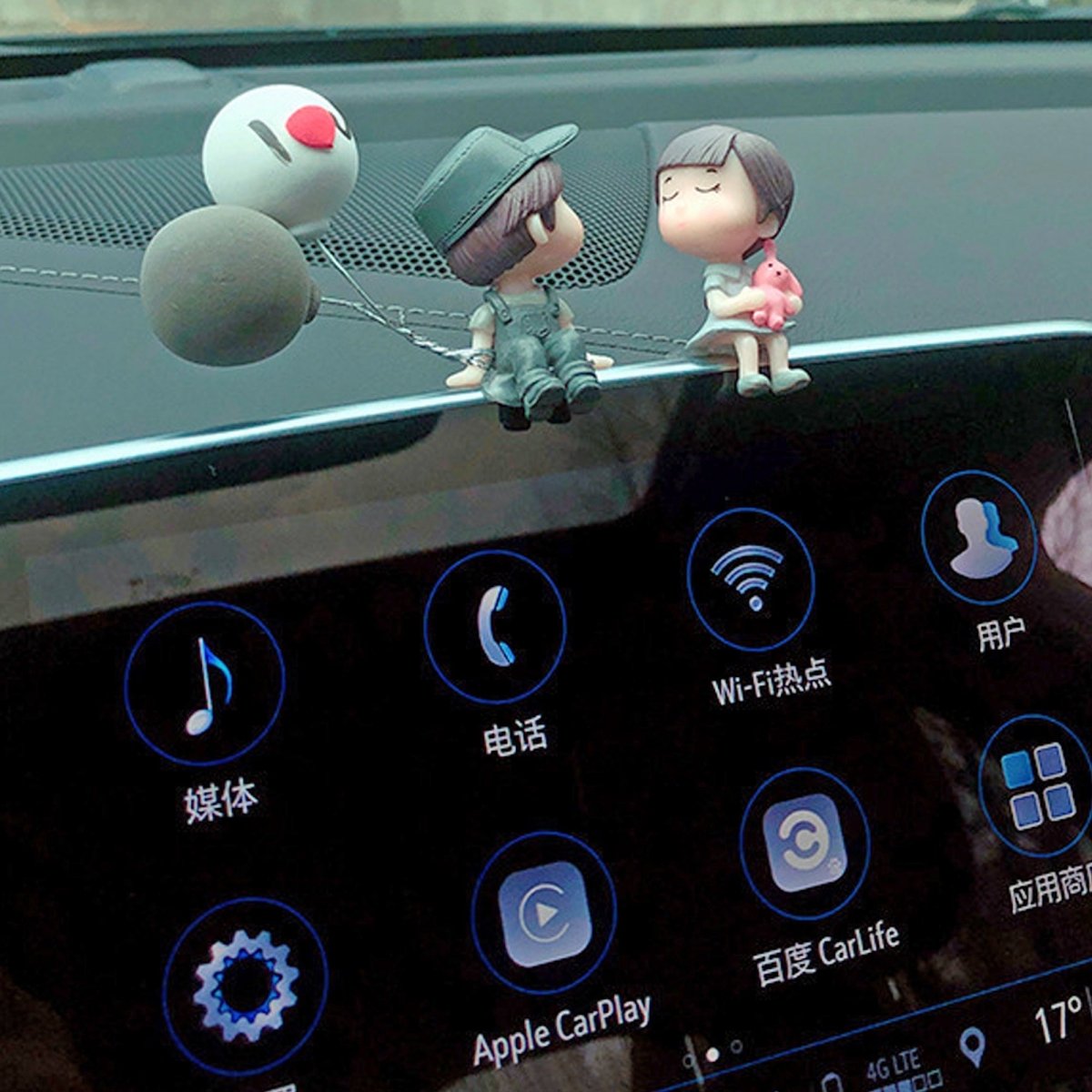 Cartoon Couple Car Decor – 4PCS Cute Resin Figurines Set