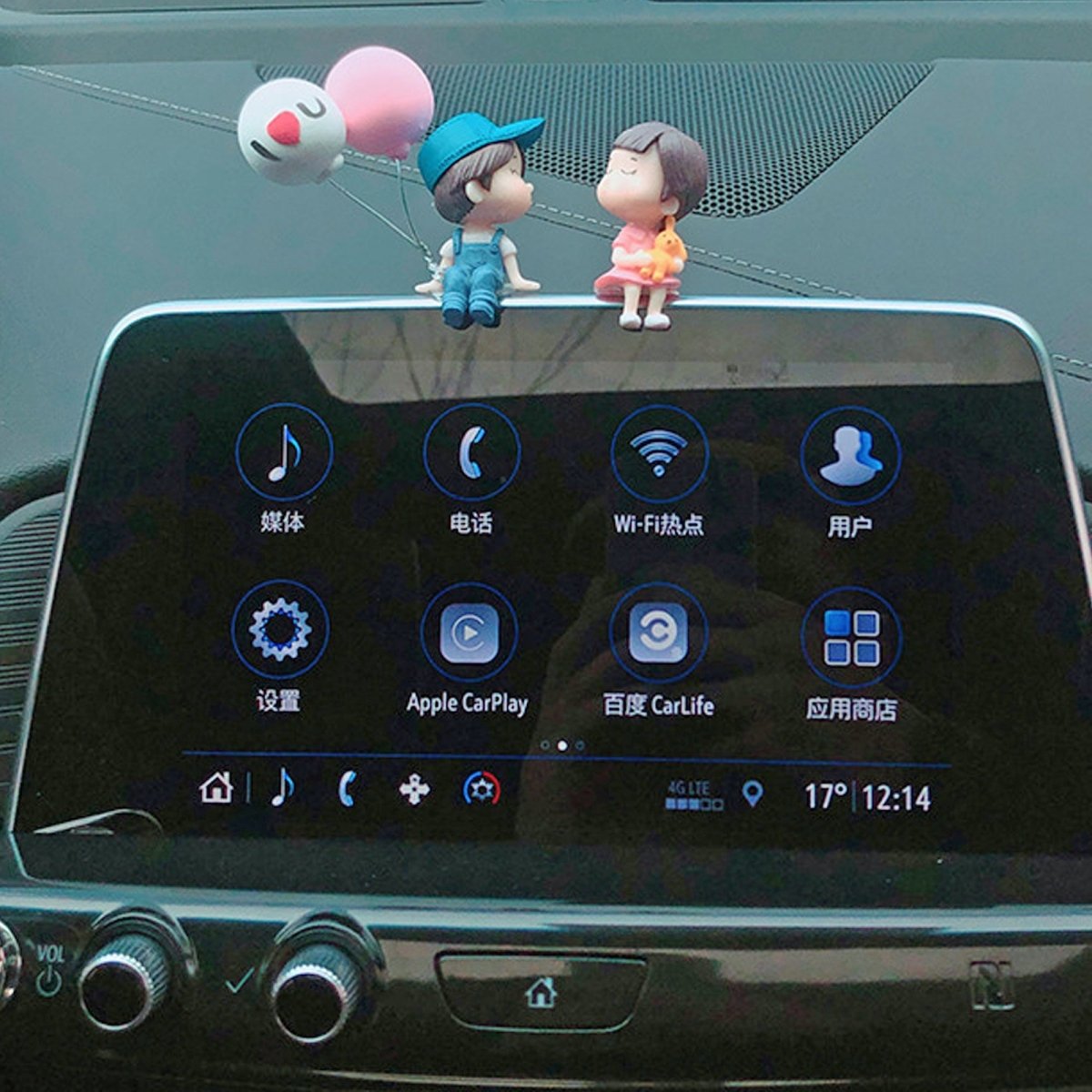 Cartoon Couple Car Decor – 4PCS Cute Resin Figurines Set