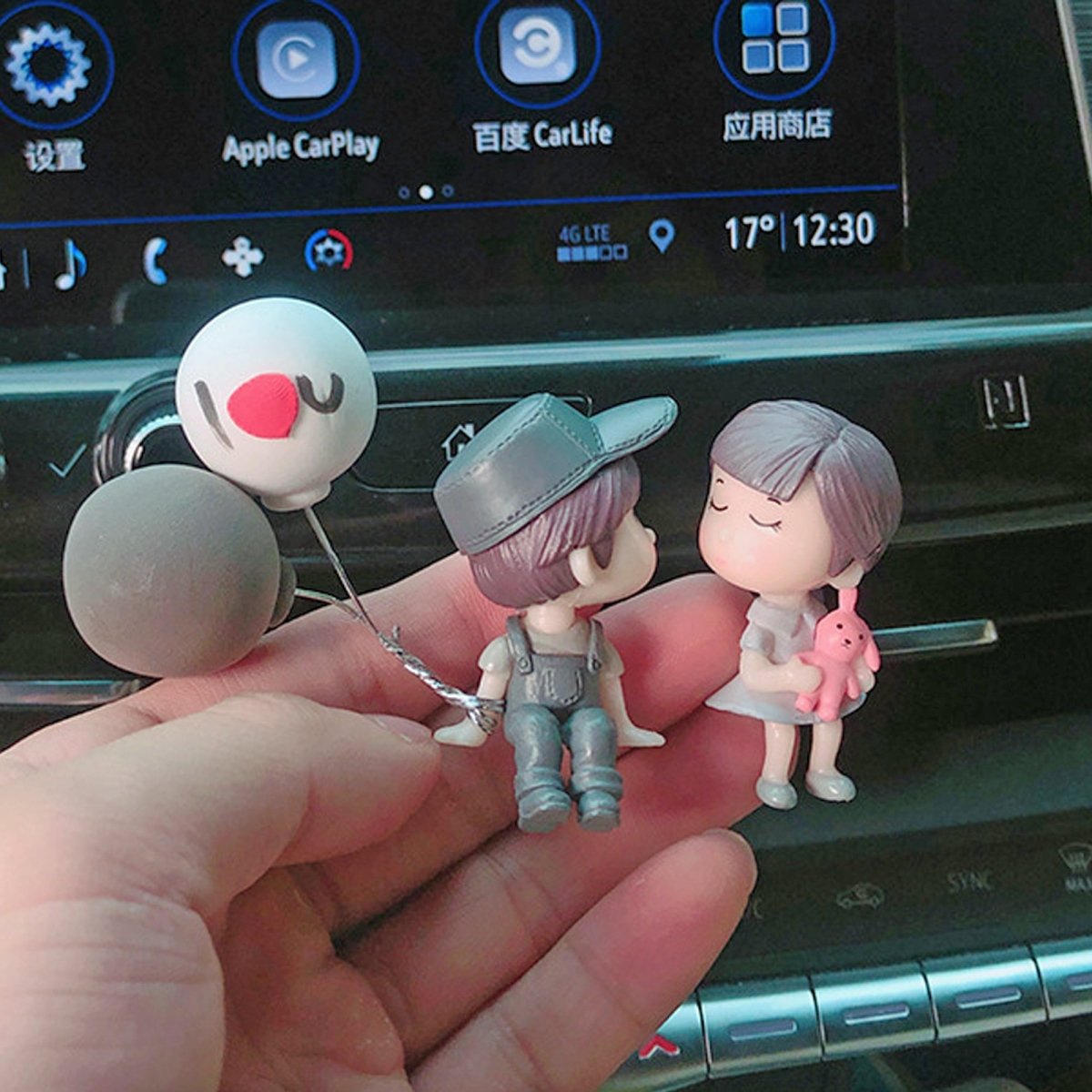 Cartoon Couple Car Decor – 4PCS Cute Resin Figurines Set