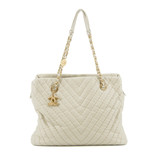 •	Chanel Grey Lambskin Chevron Quilted Chain Shoulder Bag 16 Series #5860
