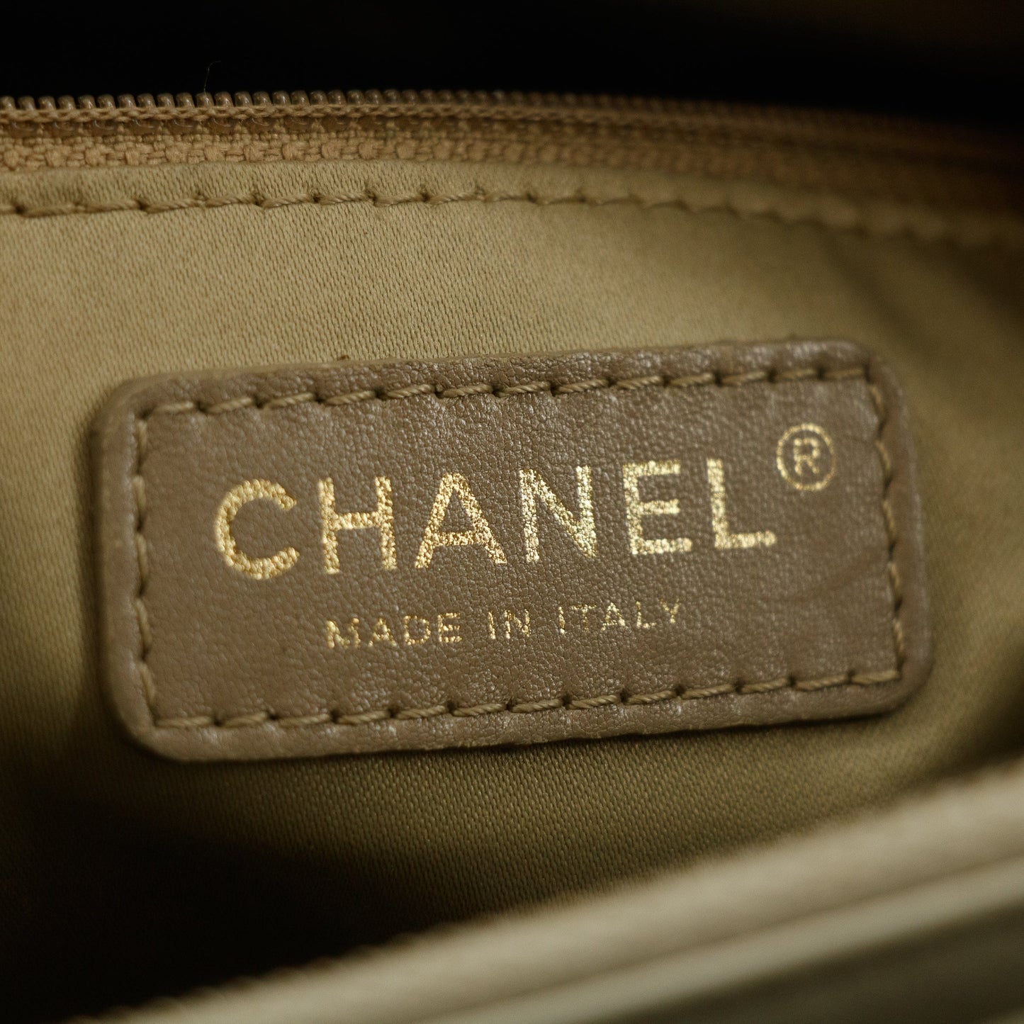 •	Chanel Grey Lambskin Chevron Quilted Chain Shoulder Bag 16 Series #5860