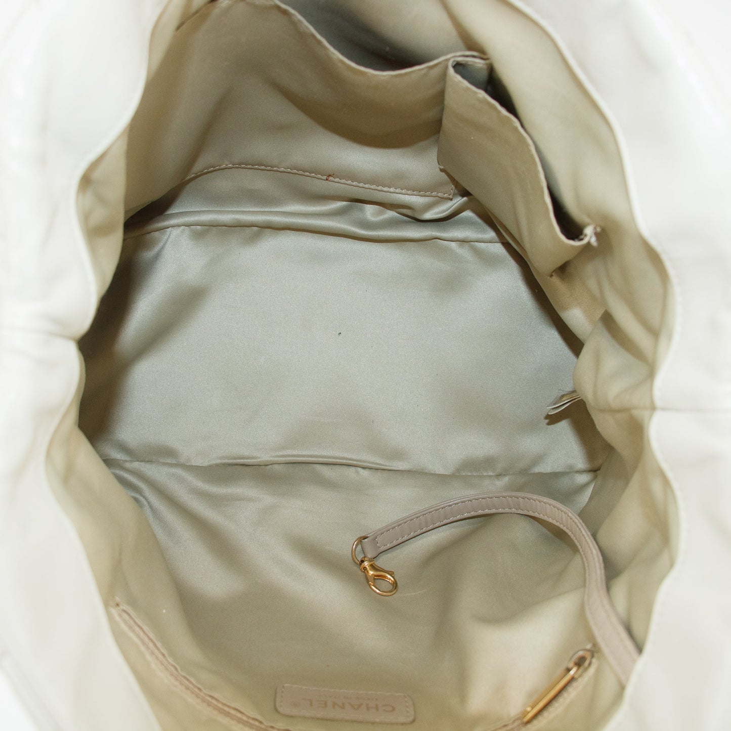 •	Chanel Grey Lambskin Chevron Quilted Chain Shoulder Bag 16 Series #5860