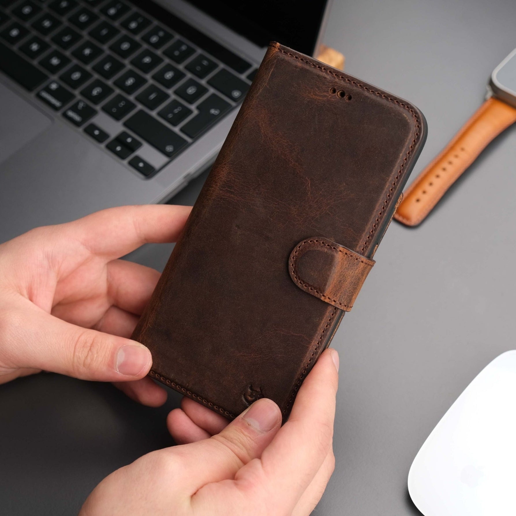 Casper Leather iPhone 14 Plus Wallet Case | MagSafe - Concordia Style Boutique