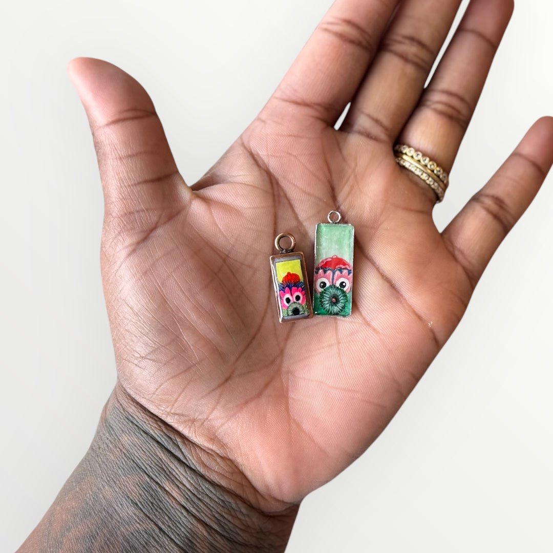 Large Peeking Phanatic Pendant Necklace