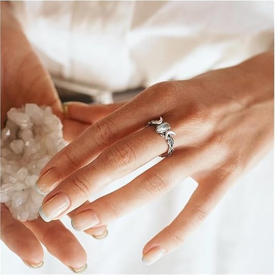 VINTAGE MOONSTONE RING - Concordia Style Boutique