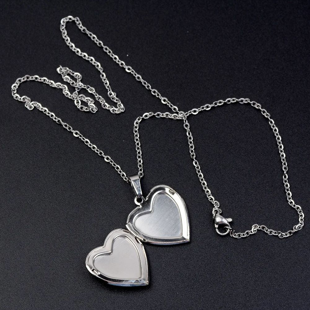 LUMINOUS HEART NECKLACE - Concordia Style Boutique