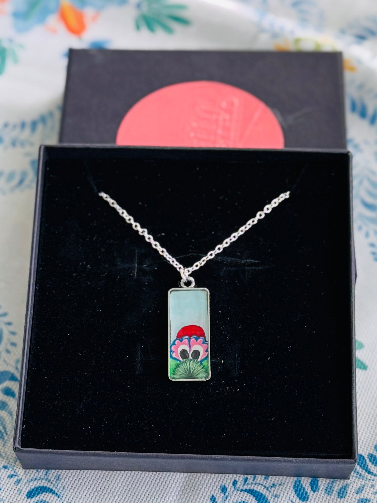 Large Peeking Phanatic Pendant Necklace