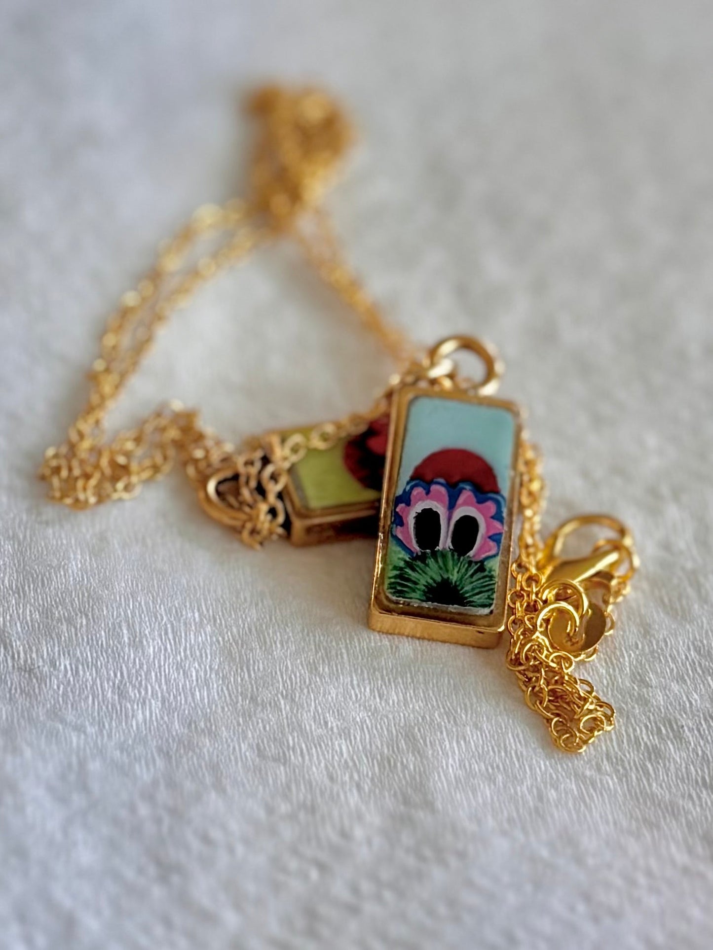 Hand-Painted Peeking Phanatic | Selling Fast