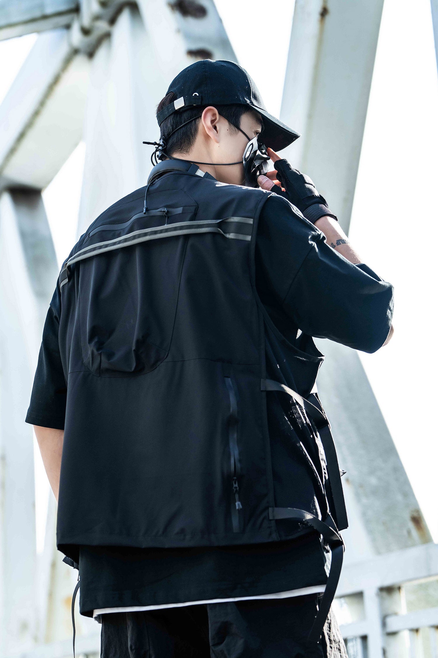 DuskV01 X2 Vest - Concordia Style Boutique