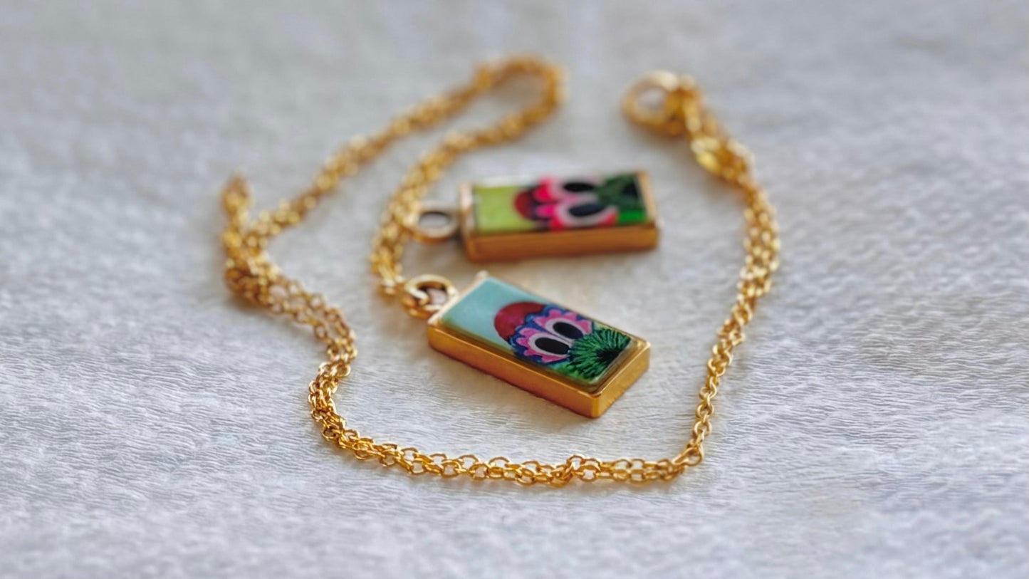 Hand-Painted Peeking Phanatic | Selling Fast