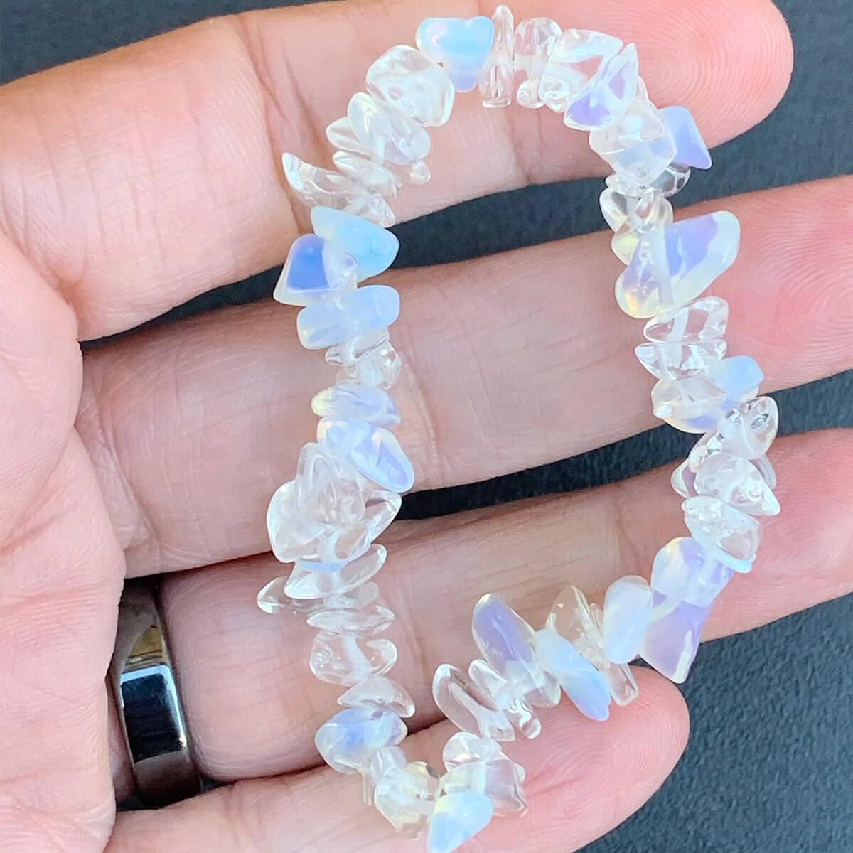 NATURAL CRYSTAL CHIP BRACELET (ADJUSTABLE) - Concordia Style Boutique