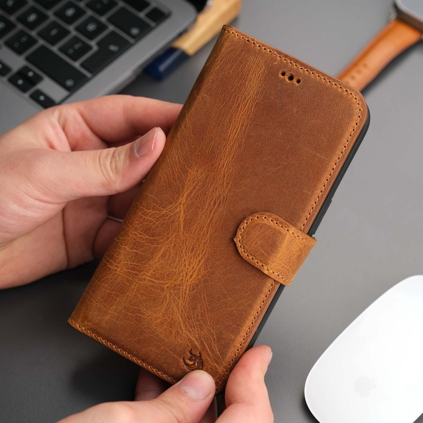 Casper Leather iPhone 14 Plus Wallet Case | MagSafe - Concordia Style Boutique