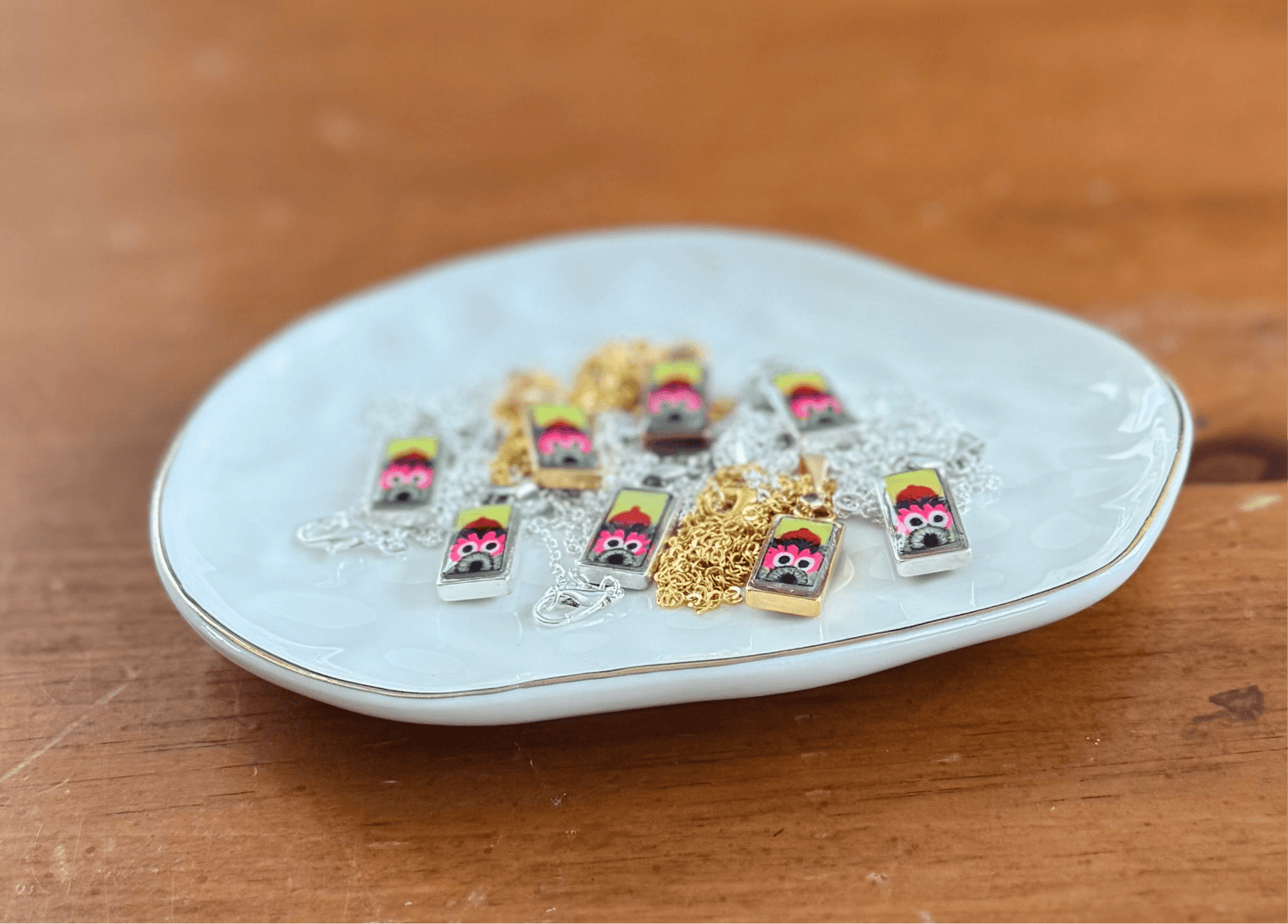 Hand-Painted Peeking Phanatic | Selling Fast