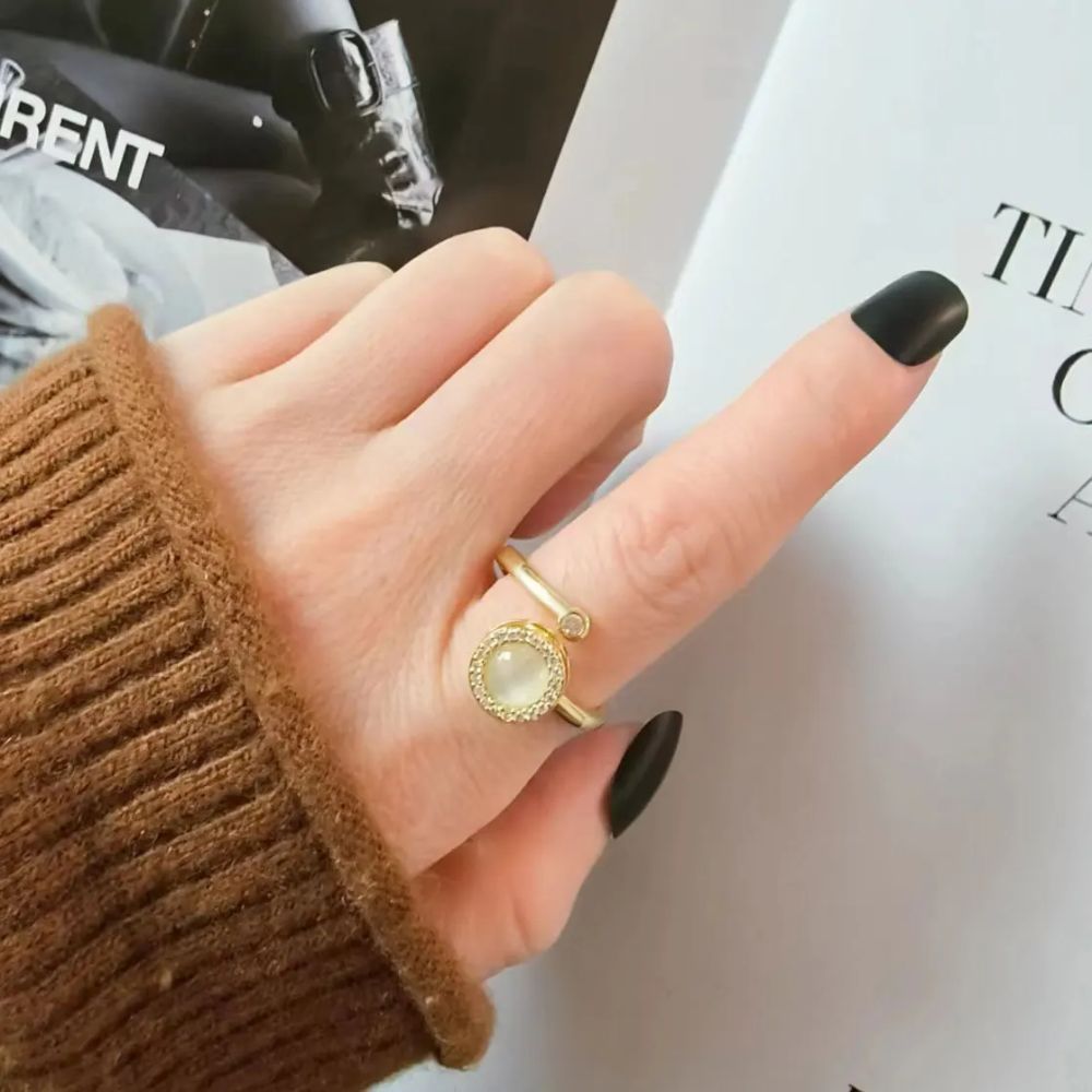CLASSY SPINNING RING (ADJUSTABLE) - Concordia Style Boutique