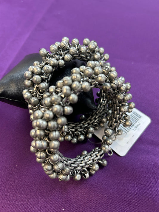 Bracelets : oxidized silver