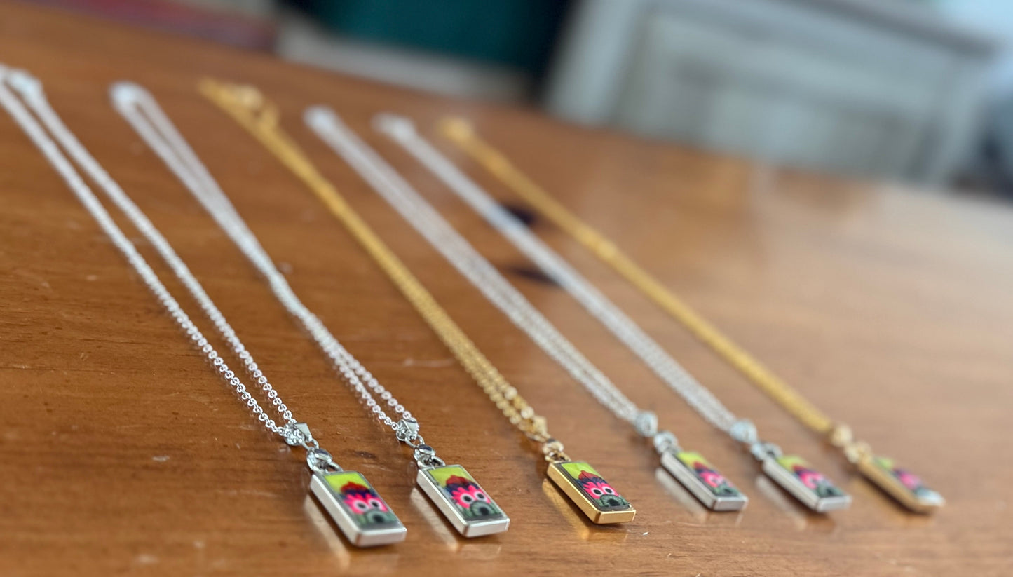 Hand-Painted Peeking Phanatic | Selling Fast