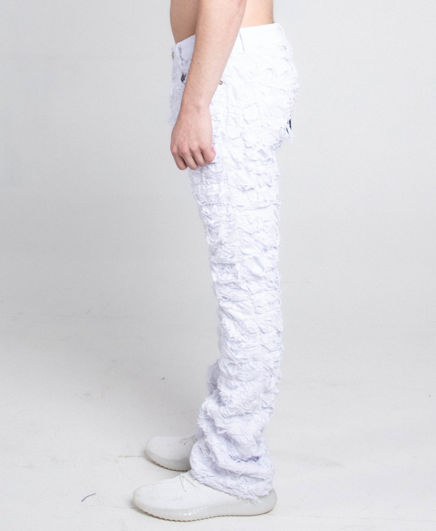 AR704 WHITE FRAYED STACKED JEANS