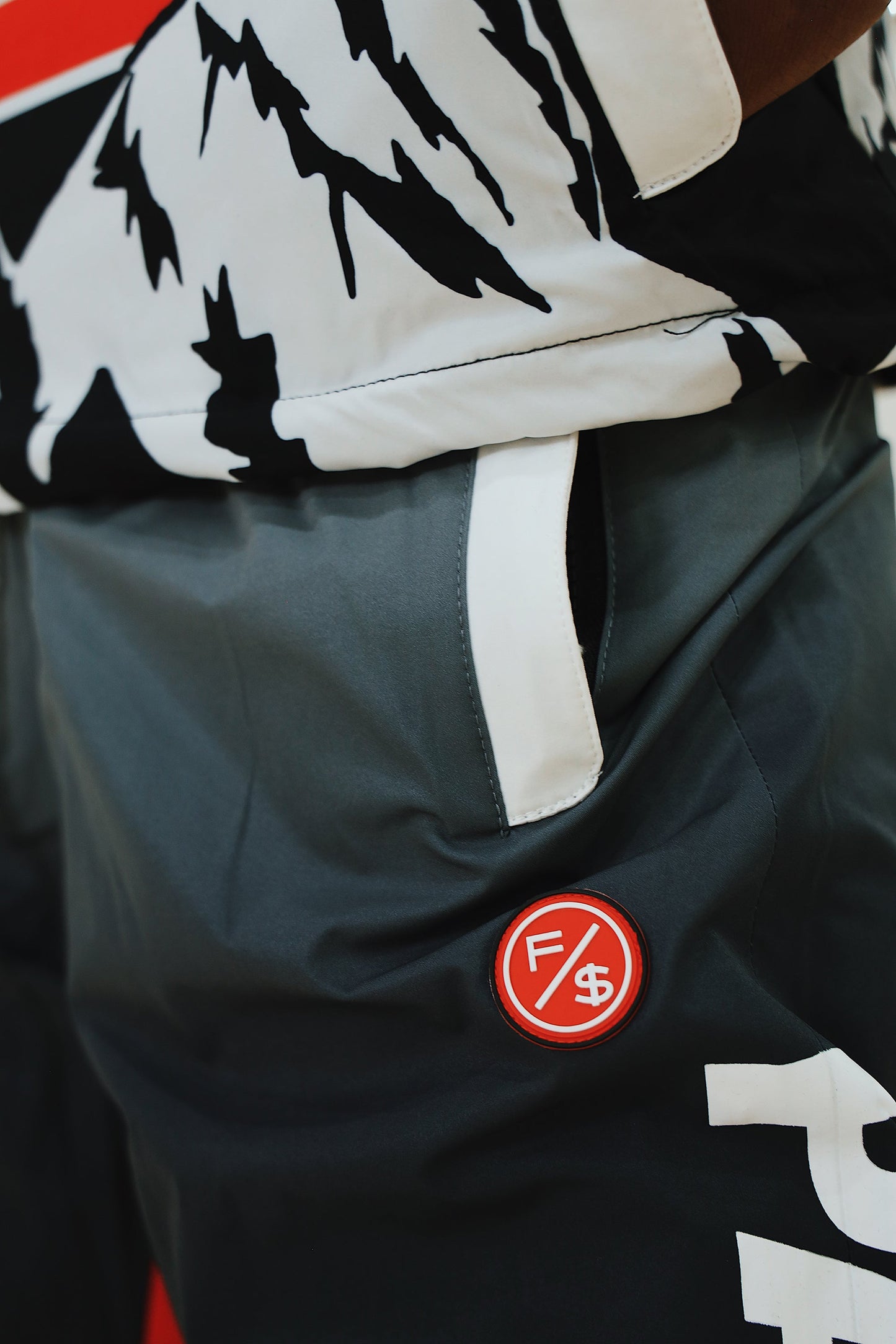 Paperchaser Windbreaker Pullover (Black) - Concordia Style Boutique