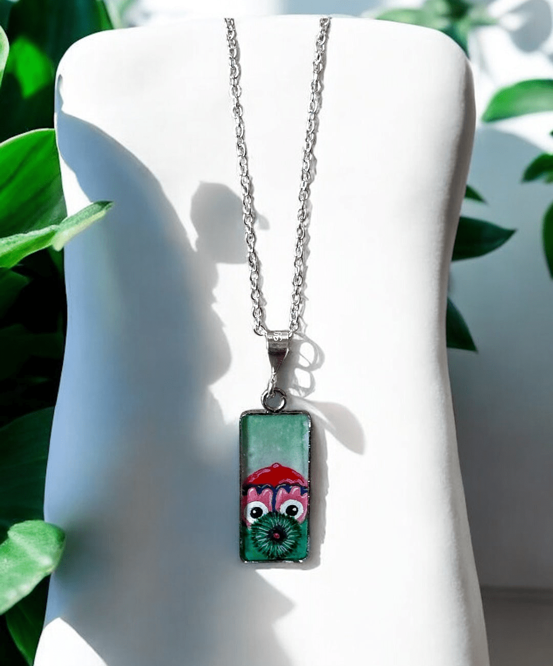Large Peeking Phanatic Pendant Necklace