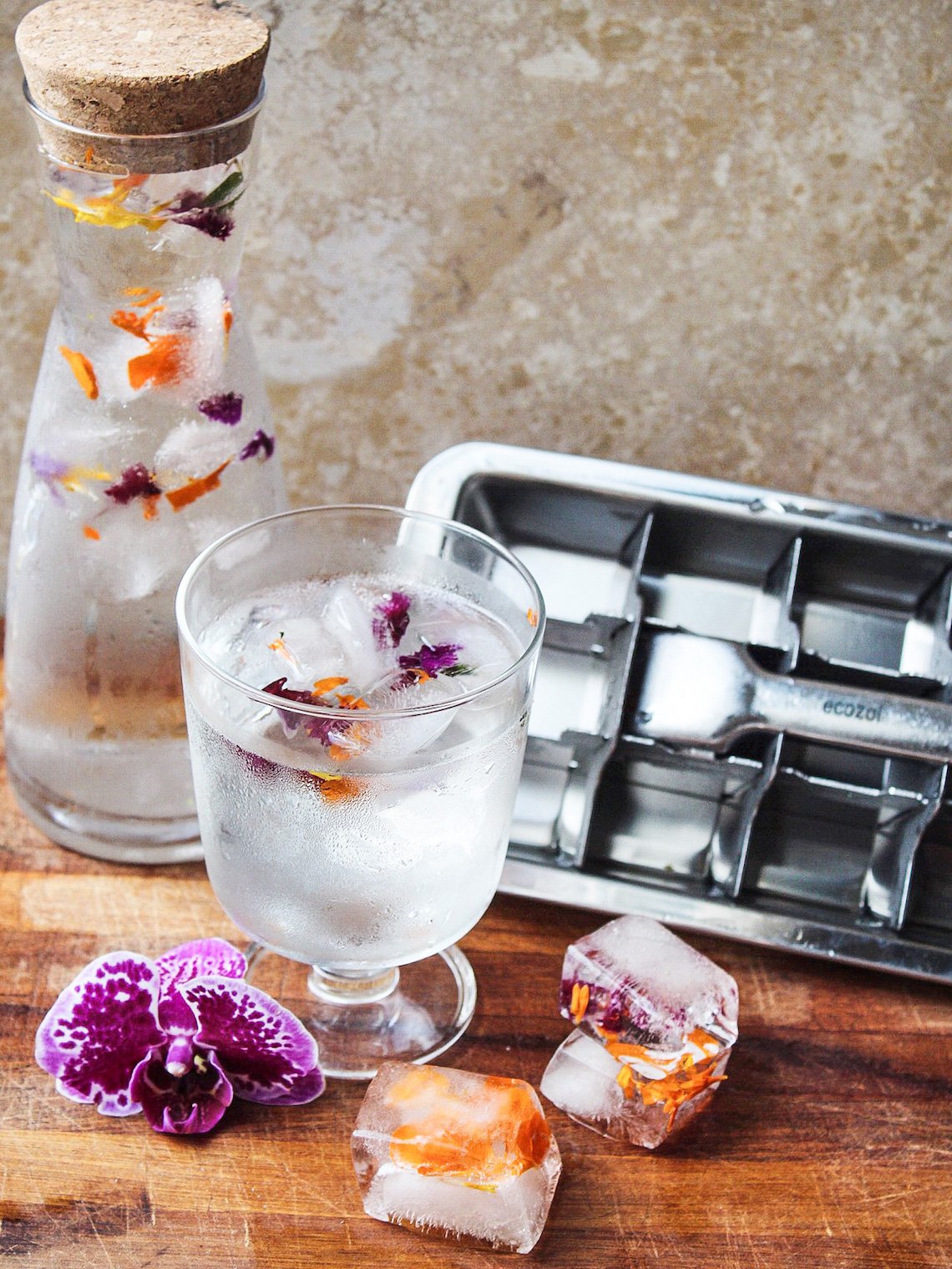 Stainless Steel Ice Cube Tray with Easy Release Handle, Vintage Design - Concordia Style Boutique