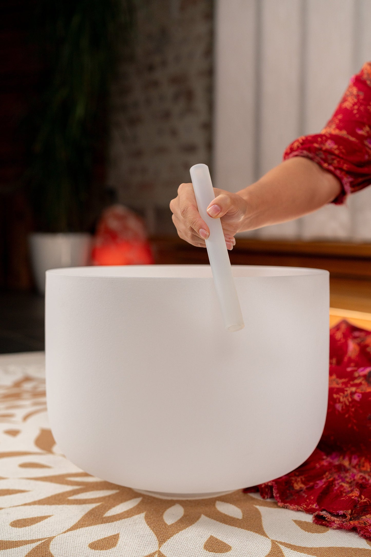 14" White-Frosted Crystal Singing Bowl, Note E3, Solar Plexus Chakra