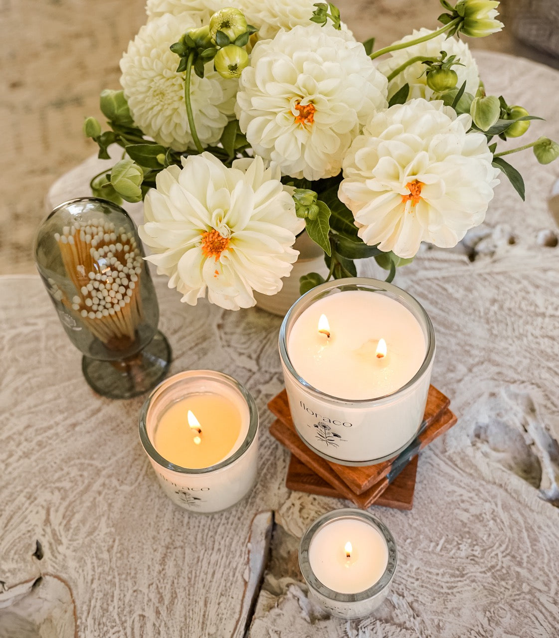 Candle Floraco: Cedarwood, Sandalwood, Iris and Cardamom