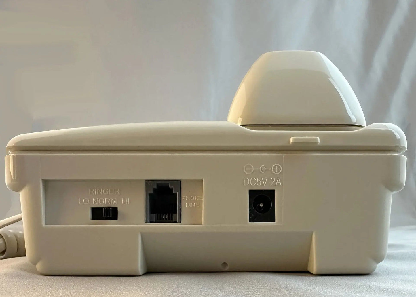 D520U Full-Featured Console Telephone with USB-A & USB-C Charging Ports